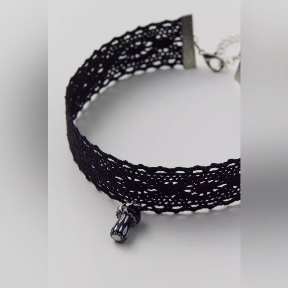 UO Mushroom Lace Choker Necklace, Black, NWT - Picture 2 of 3